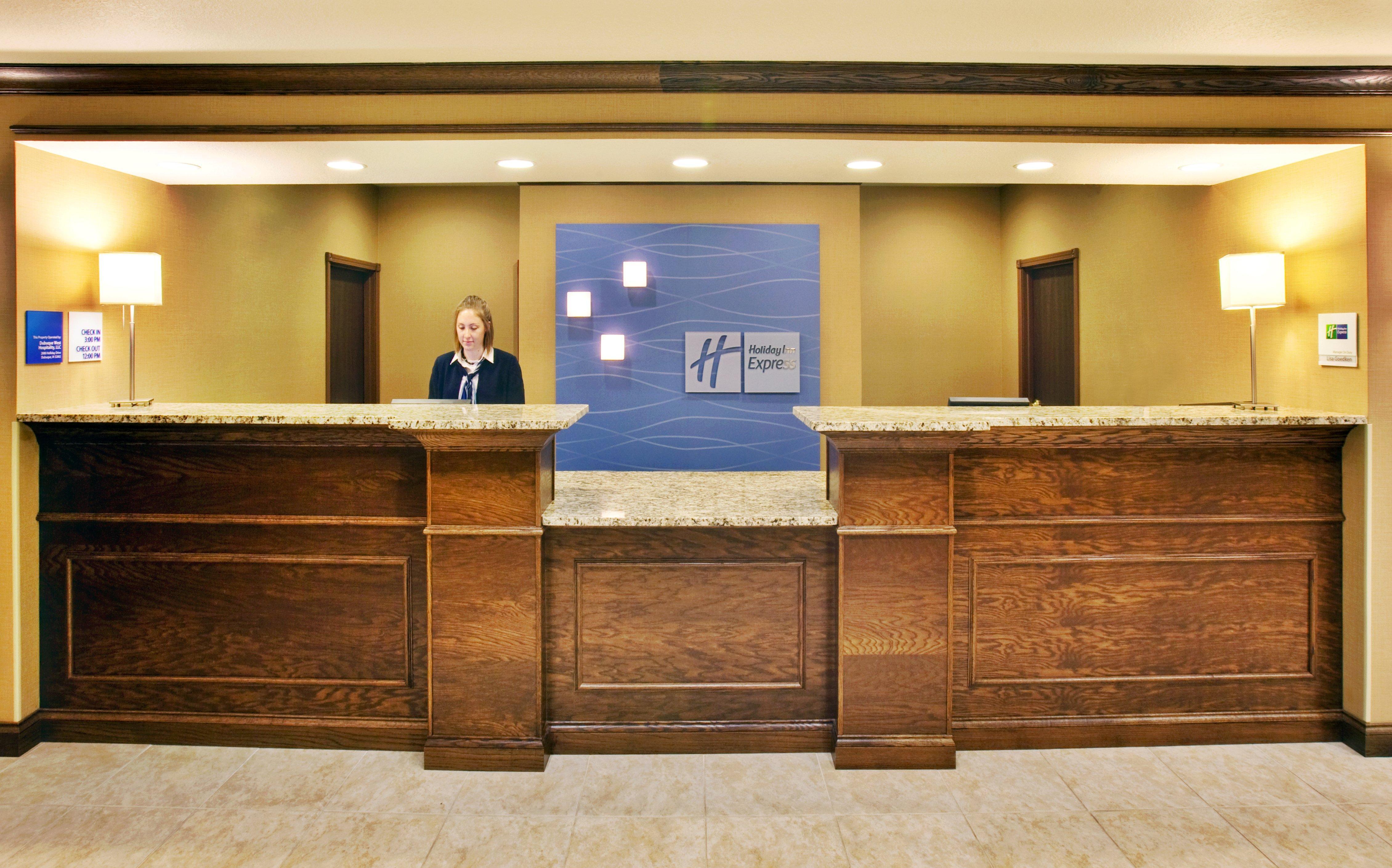 Holiday Inn Express Hotel & Suites - Dubuque West By Ihg Екстериор снимка
