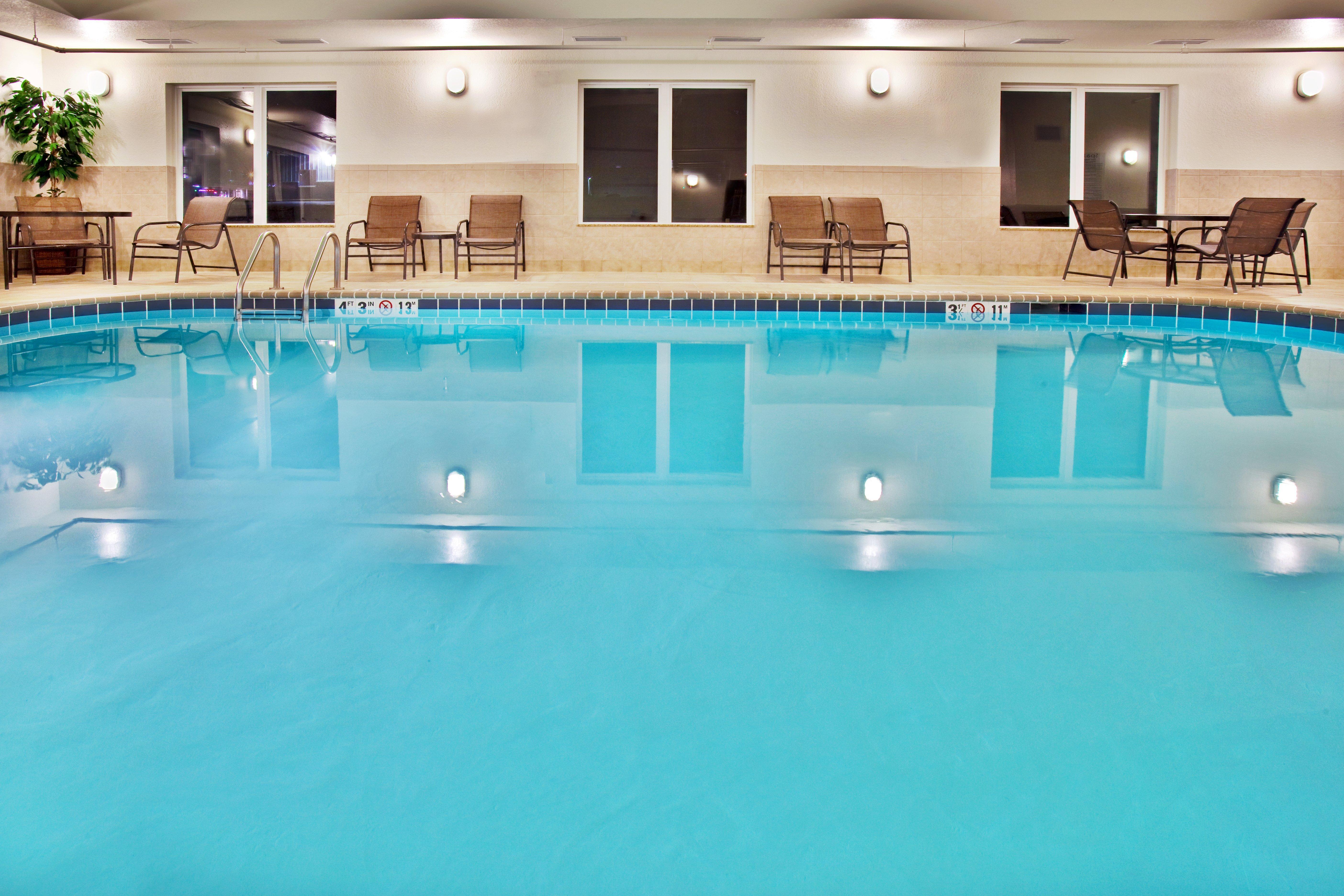 Holiday Inn Express Hotel & Suites - Dubuque West By Ihg Екстериор снимка