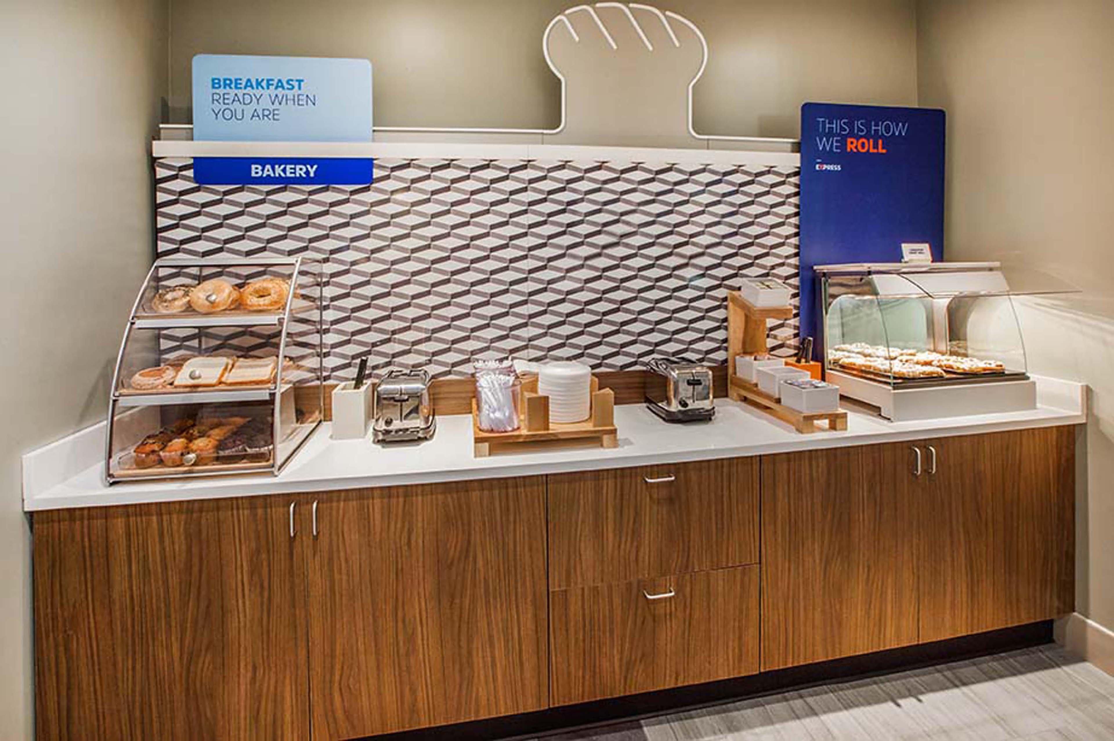 Holiday Inn Express Hotel & Suites - Dubuque West By Ihg Екстериор снимка
